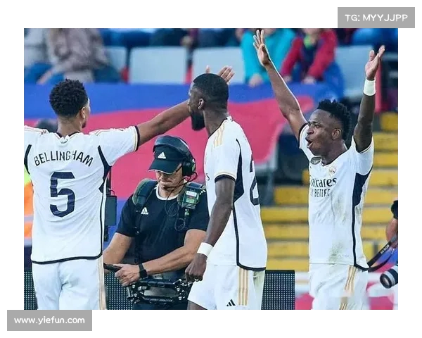 西甲德比激战：巴萨与皇马再度上演世纪之战，谁能笑到最后