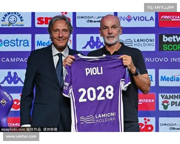 老对手重逢费内巴切击败拉齐奥赛后穆里尼奥与萨里亲切合影